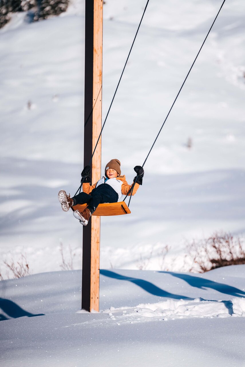 winter_11_Schaukeln_in_Damüls_im_Winter__c__Martin_Morscher_-_Damüls_Faschina_Tourismus__8_